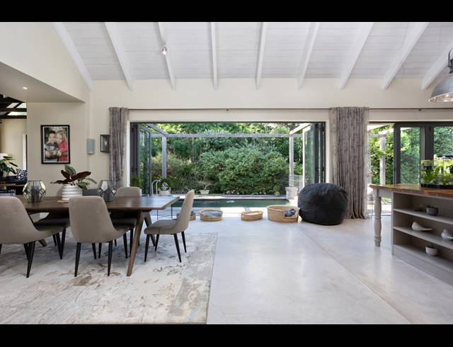4 BEDROOM HOUSE TO LET IN CONSTANTIA